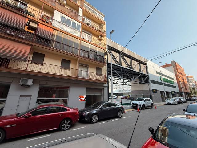 Local comercial en Alquiler en Carrer Pintor Peris Aragó, 38A en Ausias March