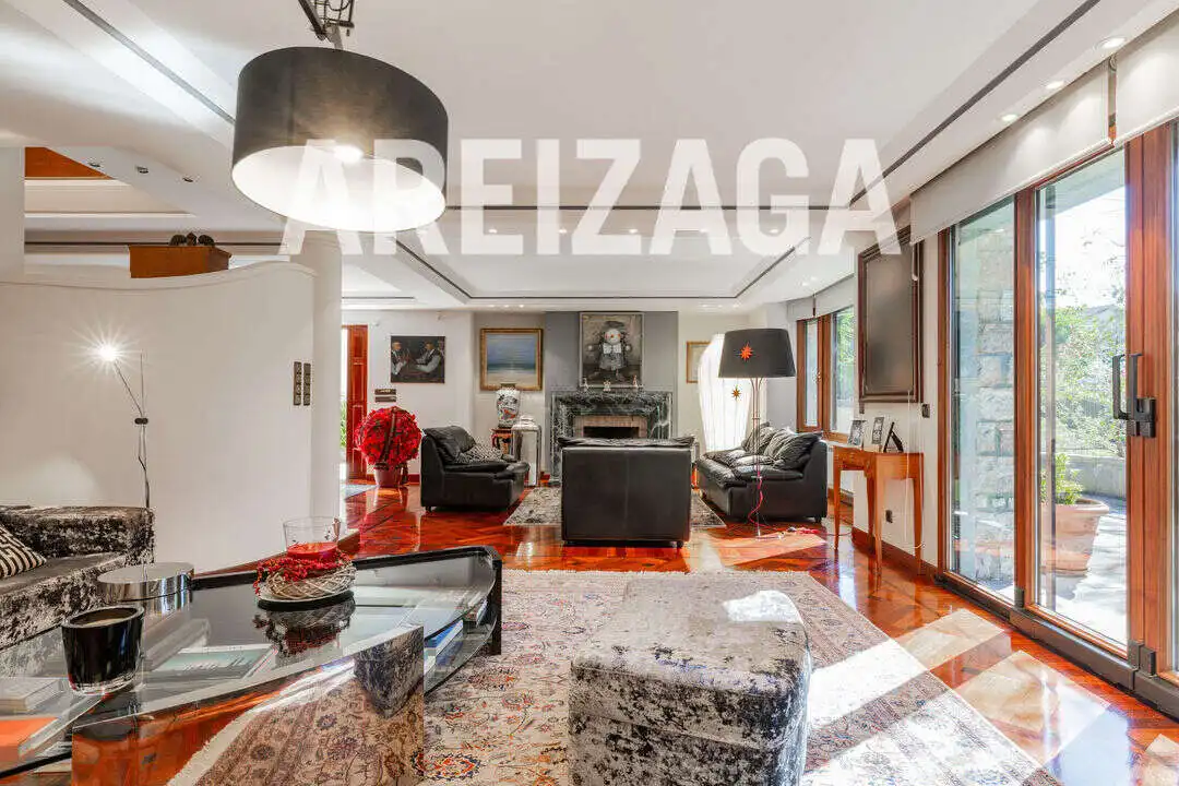 Sala d'estar de Casa o xalet en venda en Donostia - San Sebastián  amb Aire condicionat, Calefacció i Terrassa