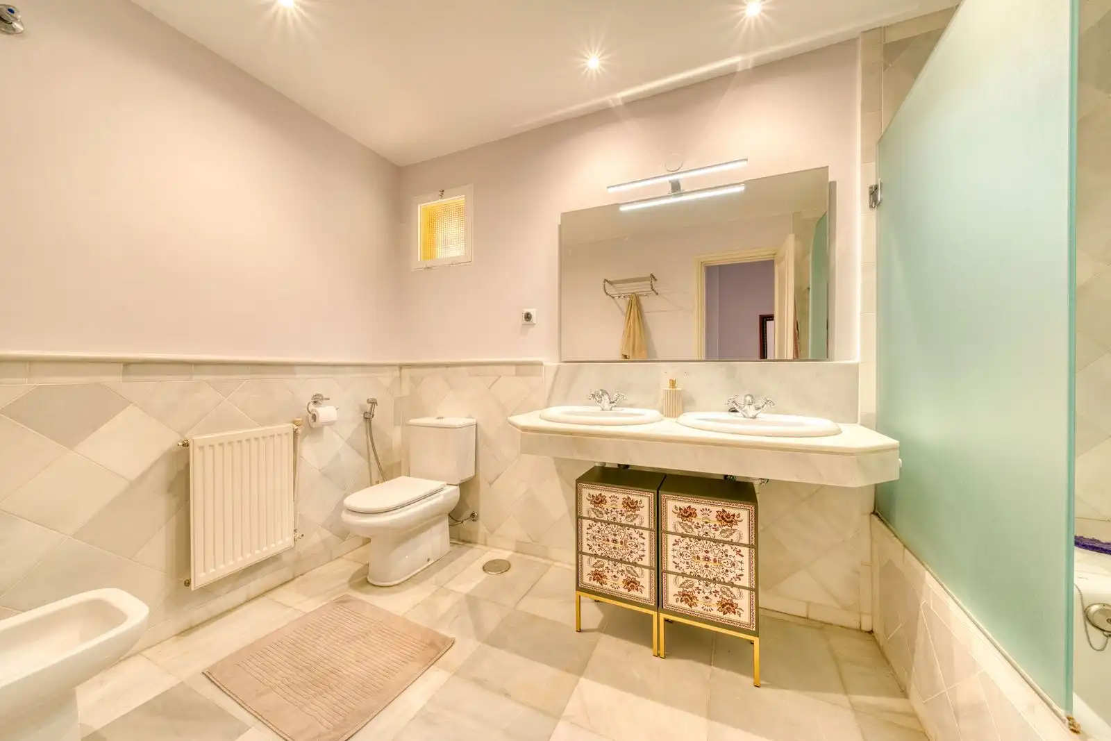 Bathroom of Houses for rent in Marbella  with Air Conditioner, Private garden and Swimming Pool