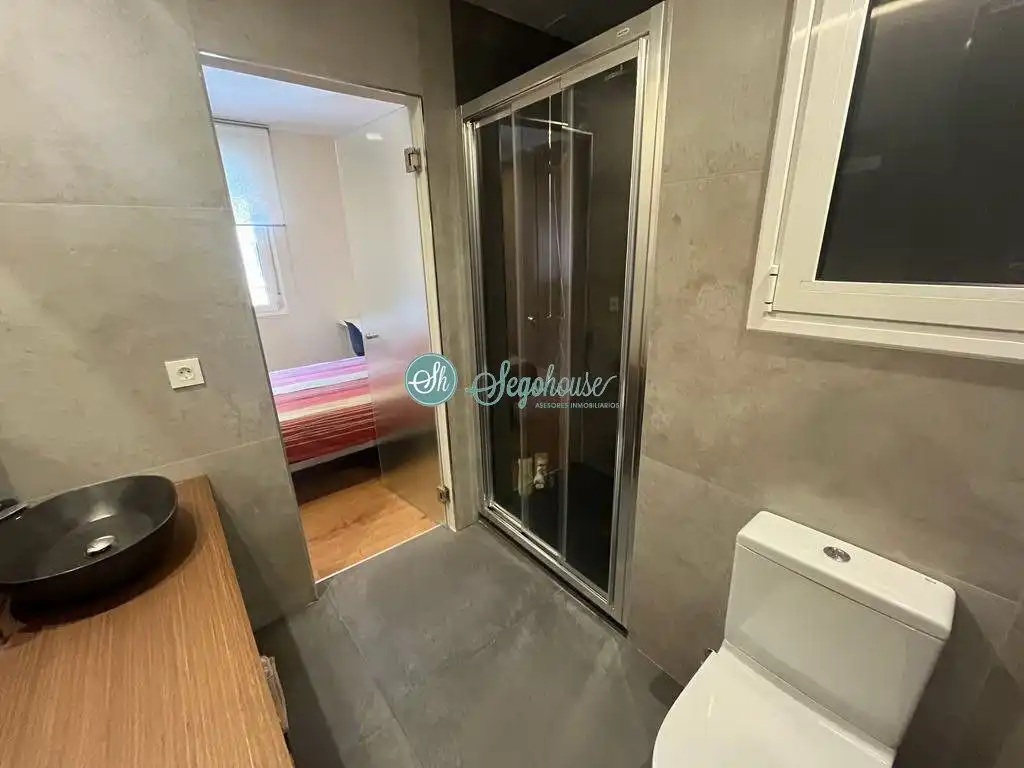 Baño de Piso de alquiler en Segovia con Calefacción, Terraza y Amueblado