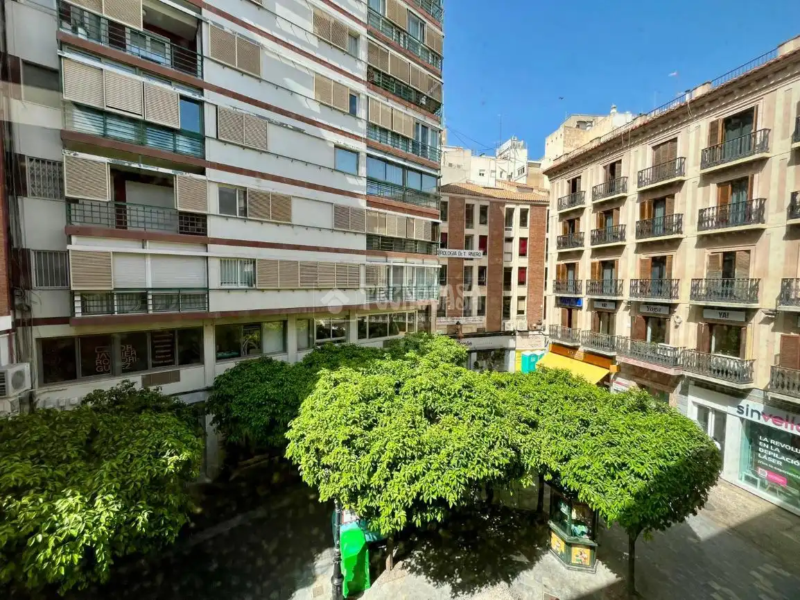 Vista exterior de Pis en venda en Murcia amb Balcó