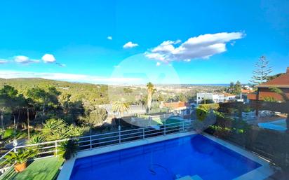 Piscina de Casa o xalet en venda en Castelldefels amb Aire condicionat, Terrassa i Piscina