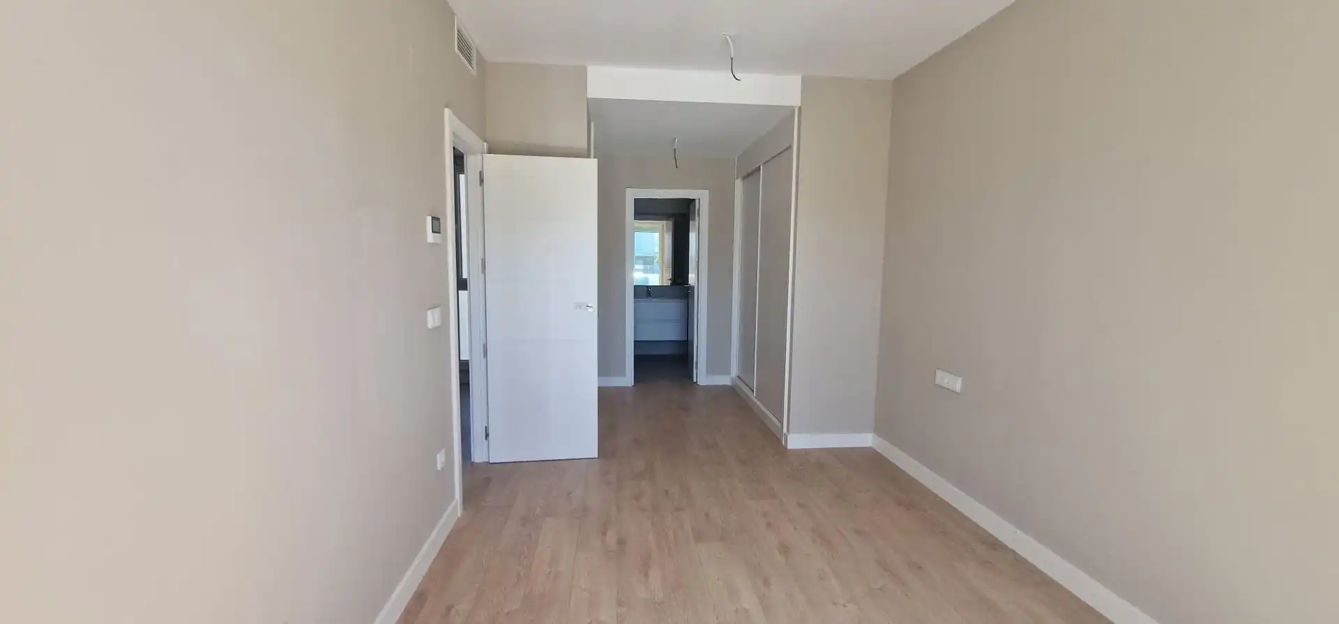 Schlafzimmer von Einfamilien-Reihenhaus zur Miete in Guillena mit Privatgarten, Balkon und Gemeinschaftspool