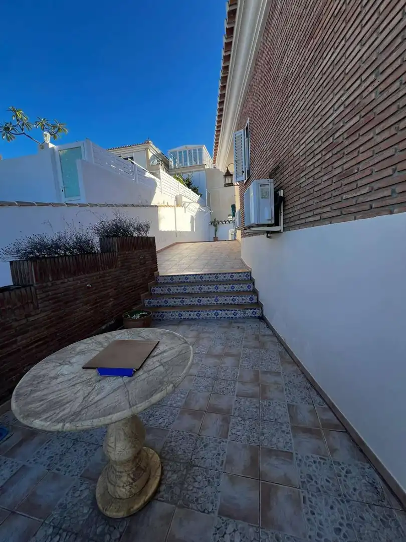 Vista exterior de Casa o xalet en venda en Vélez-Málaga amb Terrassa, Traster i Alarma