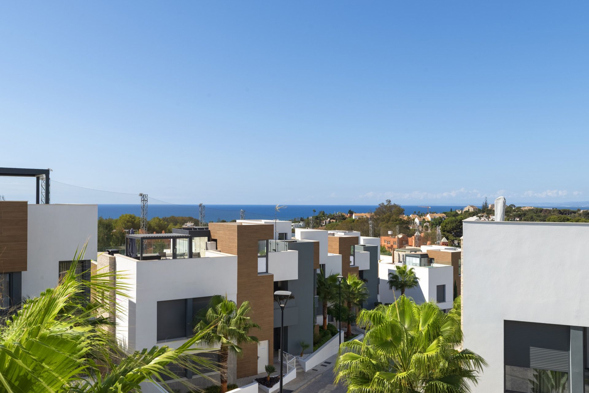 Vista exterior de Planta baixa en venda en Marbella amb Aire condicionat, Terrassa i Piscina