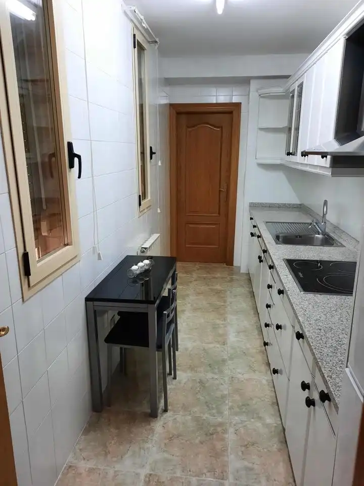 Cuina de Pis de lloguer en Tudela amb Calefacció, Traster i Moblat