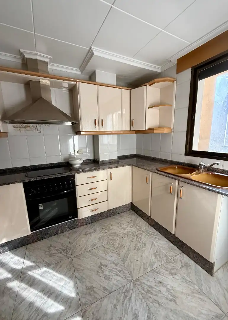Cocina de Casa adosada en venta en Picassent con Calefacción, Terraza y Amueblado