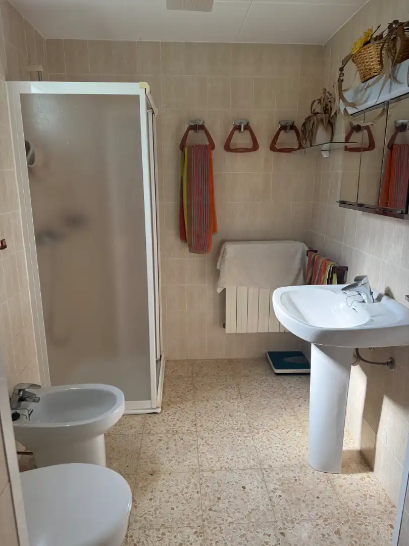 Casa amb terrassa en venda a Sant Jaume de Llierca, imagen 4