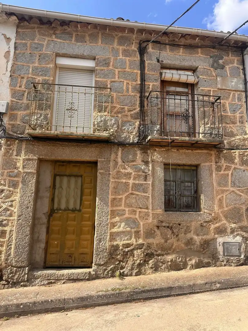 Außenansicht von Haus oder Chalet zum Verkauf in El Hoyo de Pinares  mit Abstellraum