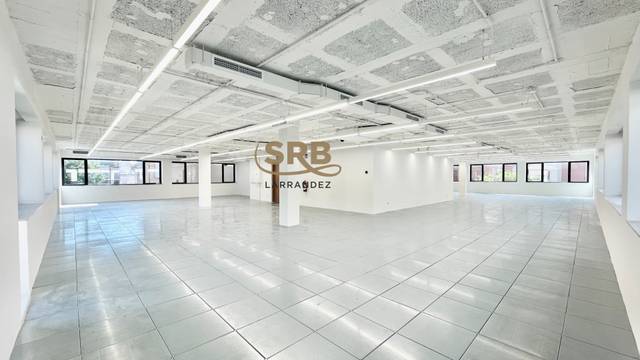 Oficina en Alquiler en Carrer del Milanesat en Les Tres Torres