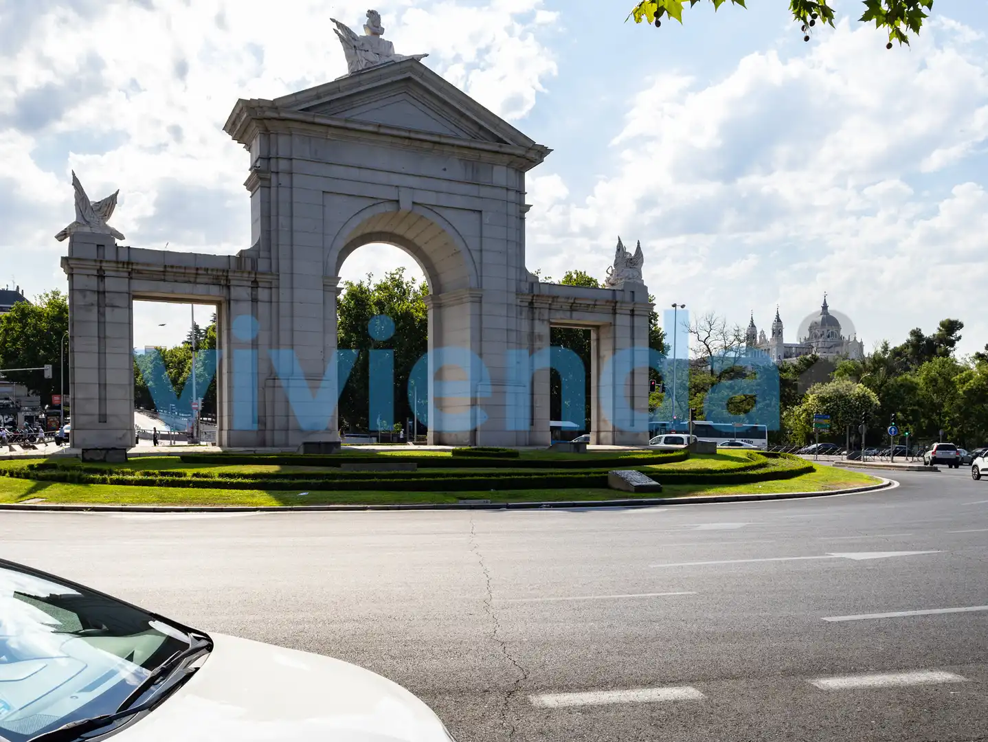 Vista exterior de Pis en venda en Madrid amb Calefacció