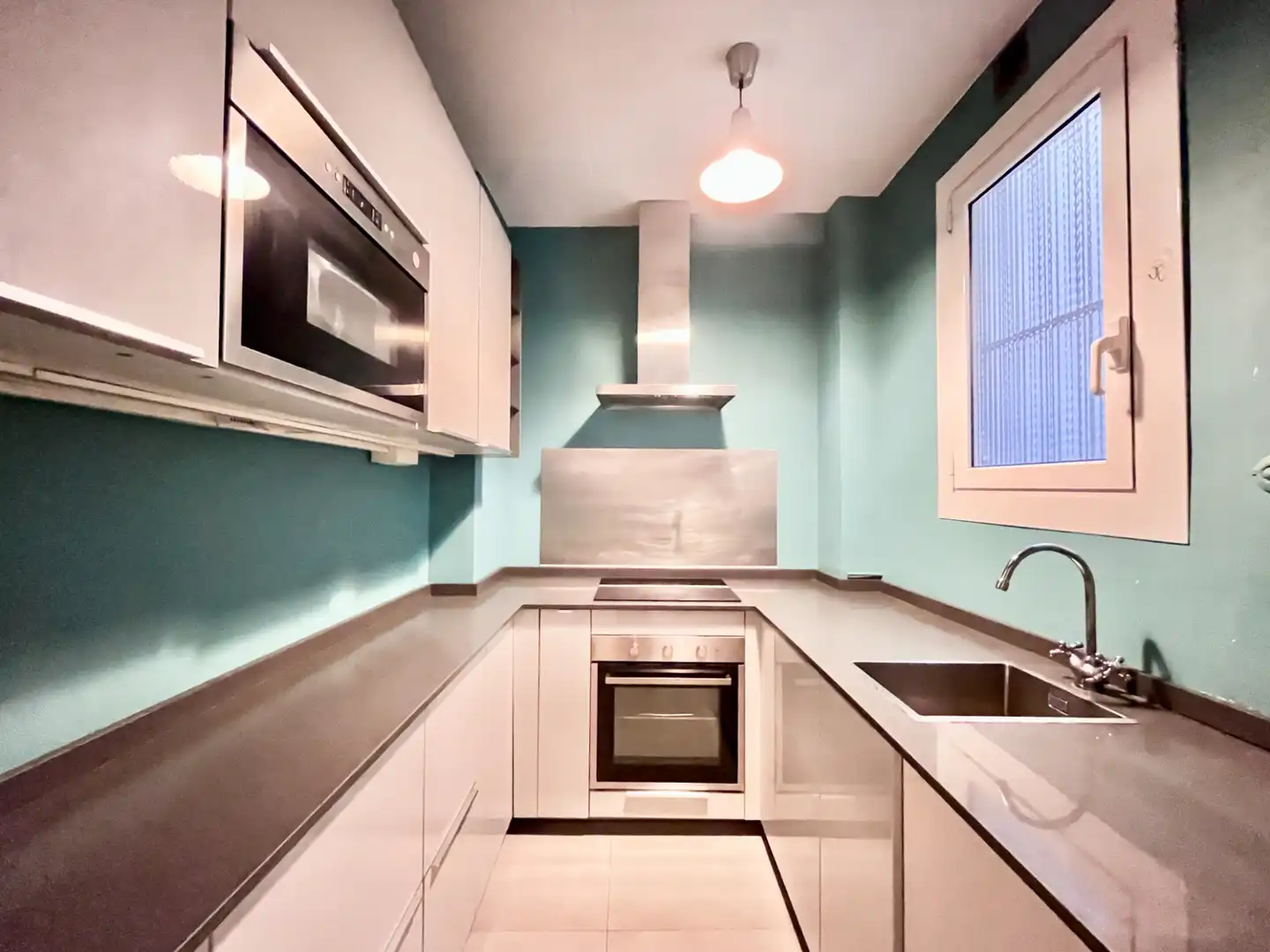 Kitchen of Flat for sale in Barcelona  with Heating, Oven and Microwave