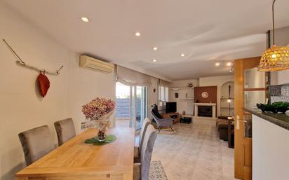 Living room of Single-family semi-detached for sale in Girona Capital  with Air Conditioner and Terrace