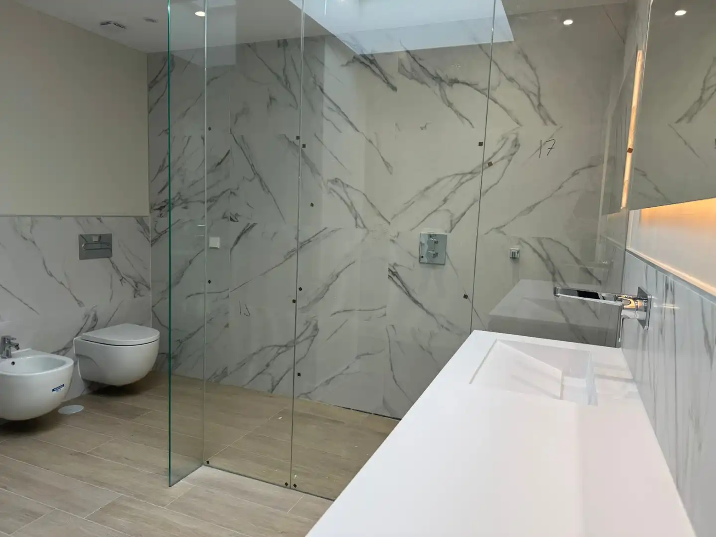Baño de Casa adosada en venta en Boadilla del Monte con Aire acondicionado, Calefacción y Jardín privado