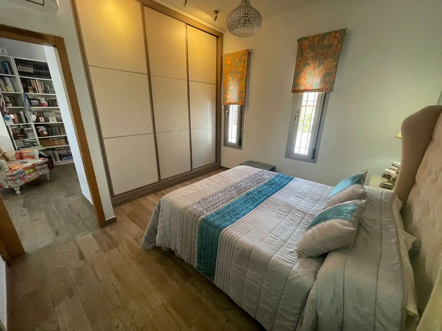 Dormitori de Casa o xalet en venda en La Rinconada amb Aire condicionat