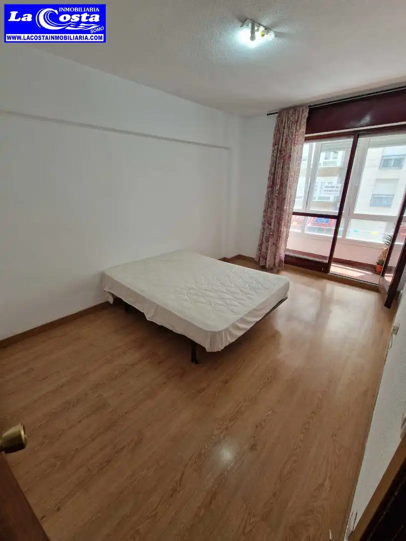 Bedroom of Flat for sale in Santander  with Parquet flooring, Oven and Washing machine