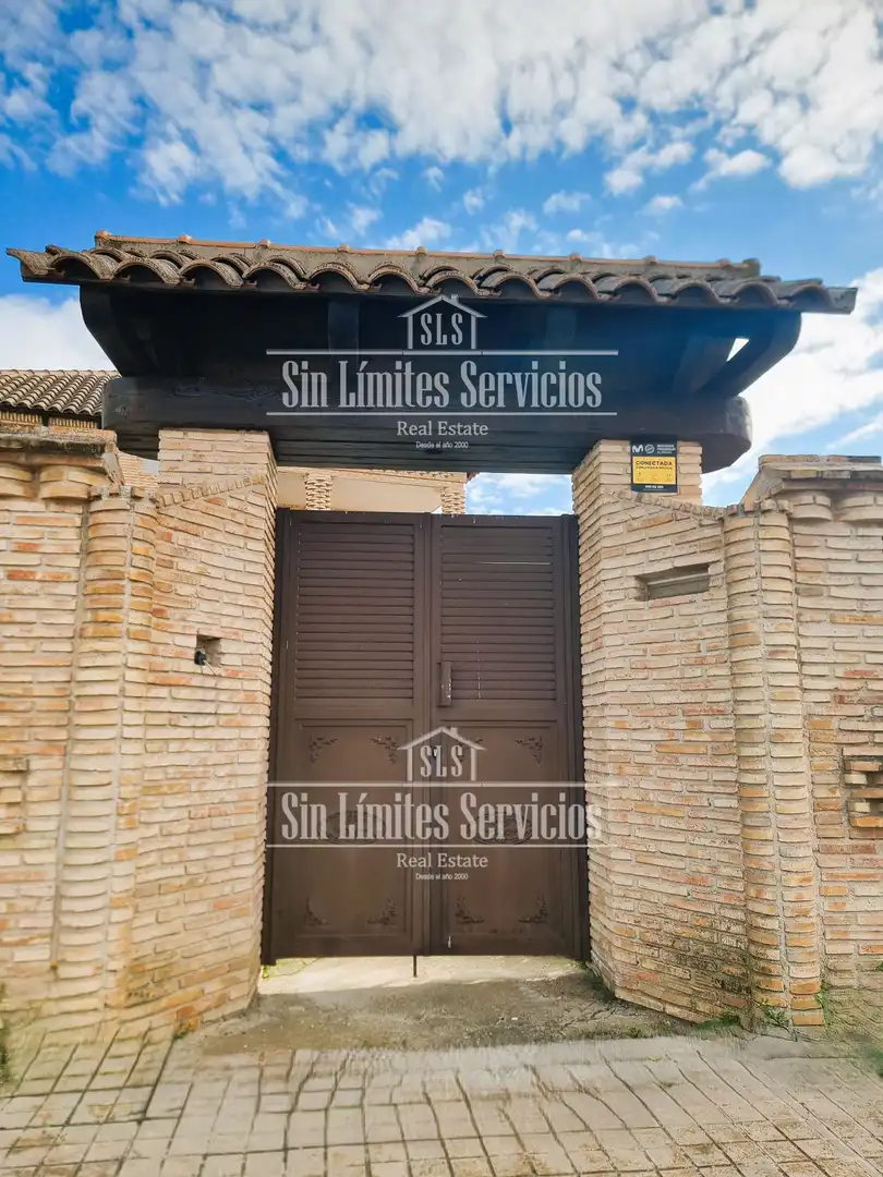 Vista exterior de Casa o xalet en venda en Griñón amb Calefacció, Jardí privat i Terrassa