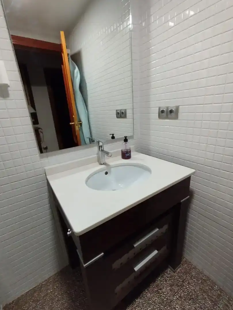 Bany de Pis en venda en  Jaén Capital amb Aire condicionat i Balcó