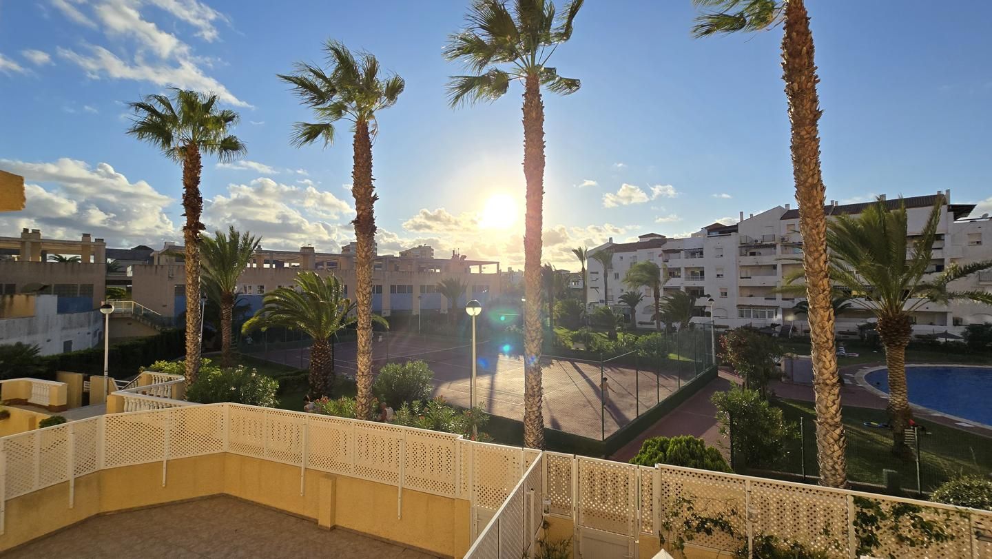 Vista exterior de Apartamento en venta en La Manga del Mar Menor con Aire acondicionado, Calefacción y Jardín privado