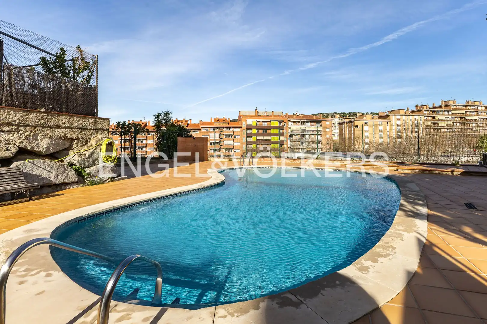 Schwimmbecken von Wohnung zum Verkauf in Mataró mit Klimaanlage, Heizung und Terrasse