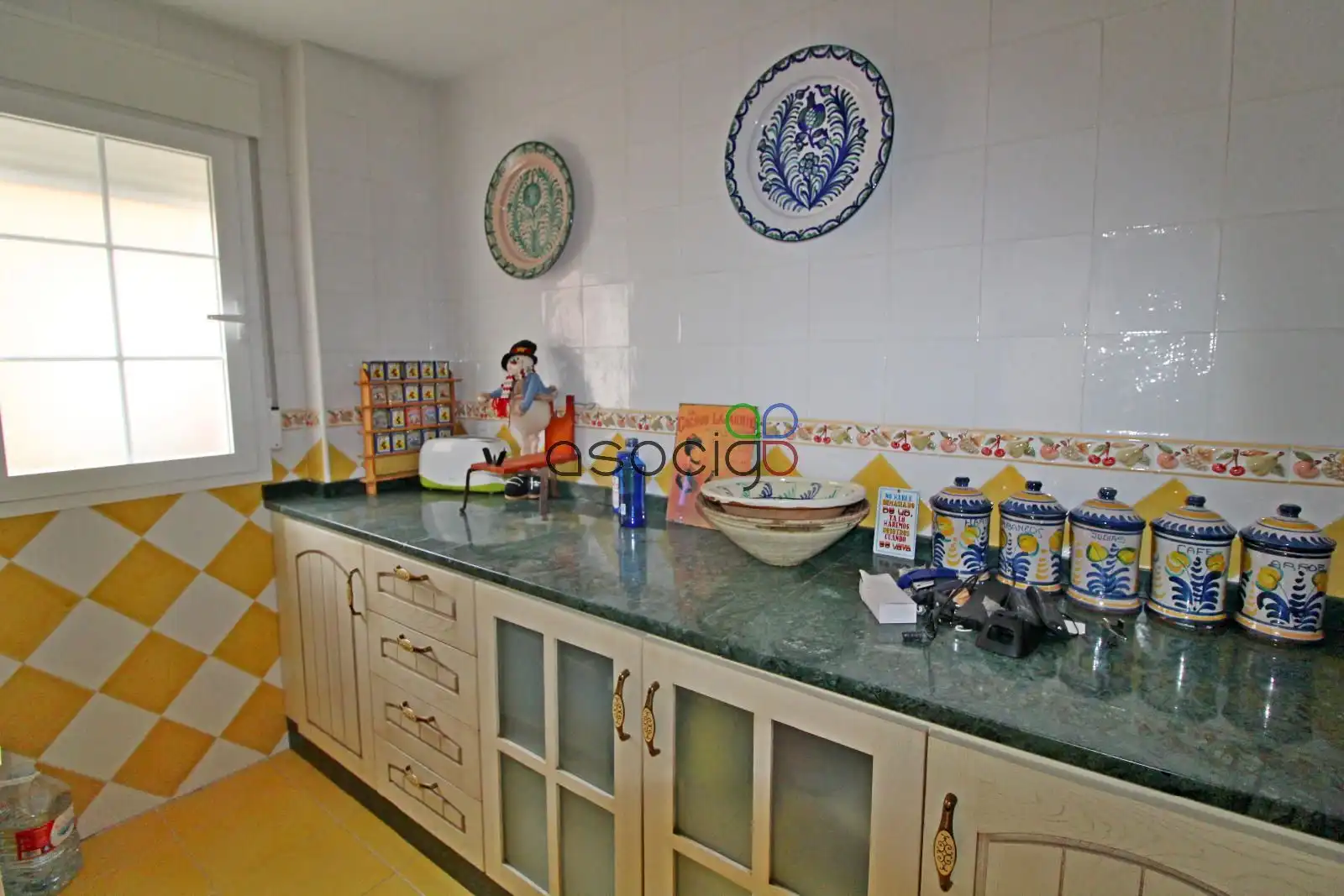 Cuina de Casa o xalet en venda en Guadalajara amb Calefacció, Traster i Piscina