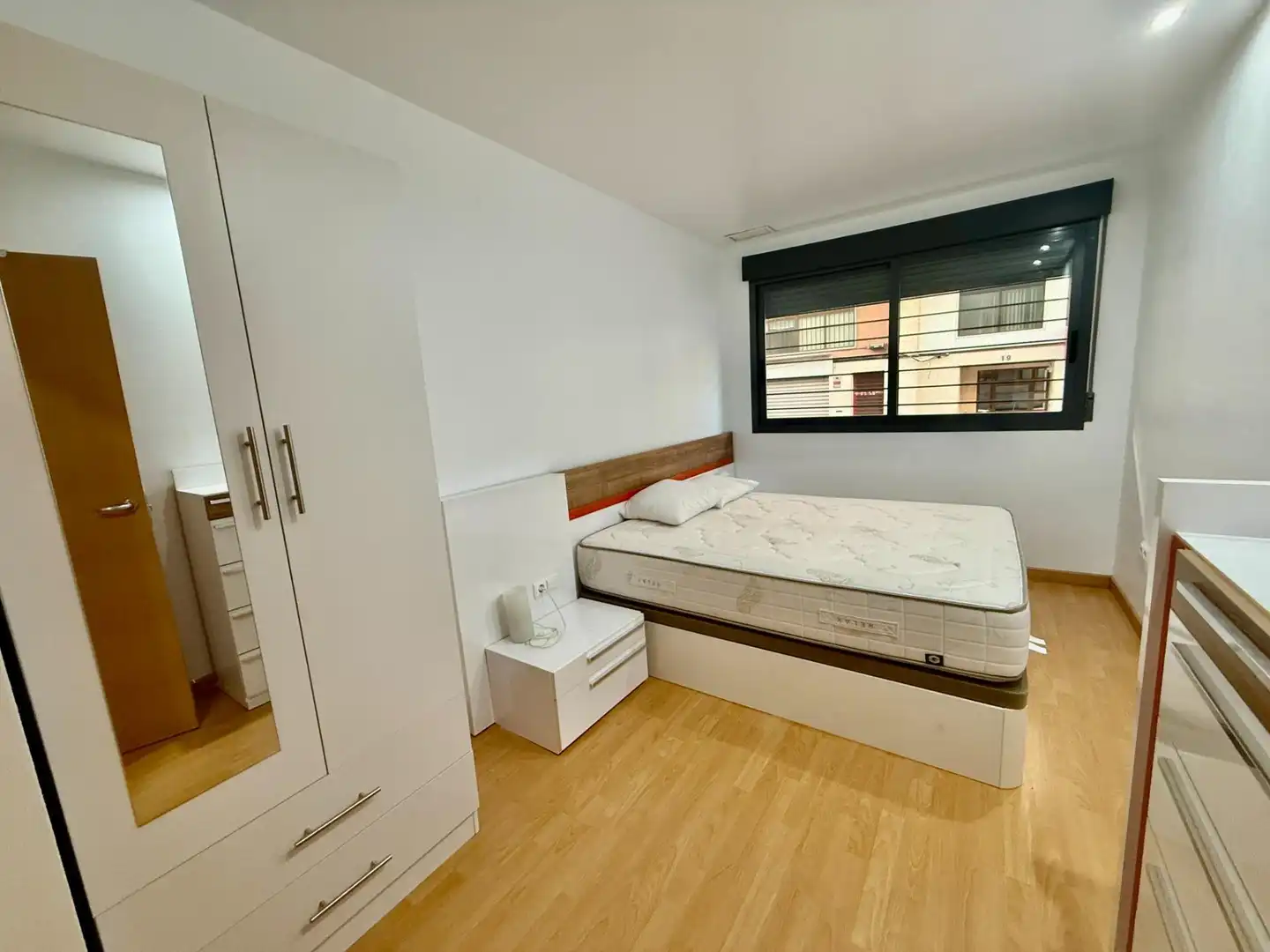 Dormitori de Pis de lloguer en Elche / Elx amb Aire condicionat, Parquet i Moblat