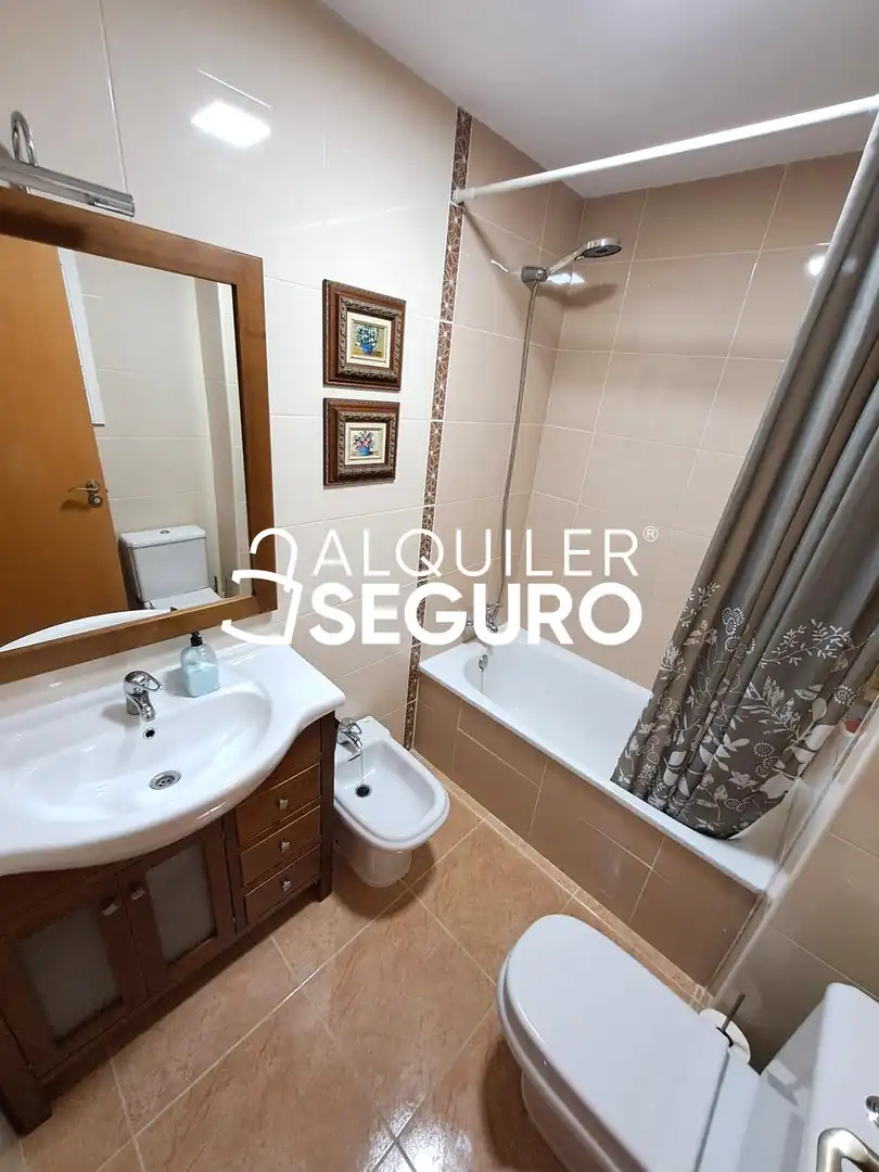 Baño de Piso de alquiler en Nules con Aire acondicionado, Terraza y Piscina