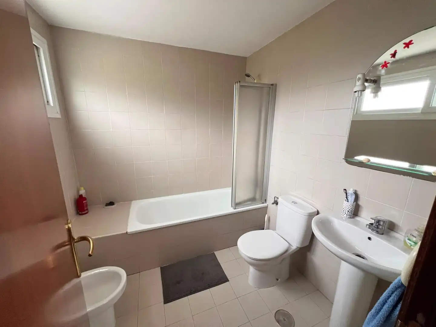 Badezimmer von Wohnung zum Verkauf in Castro-Urdiales mit Heizung und Abstellraum