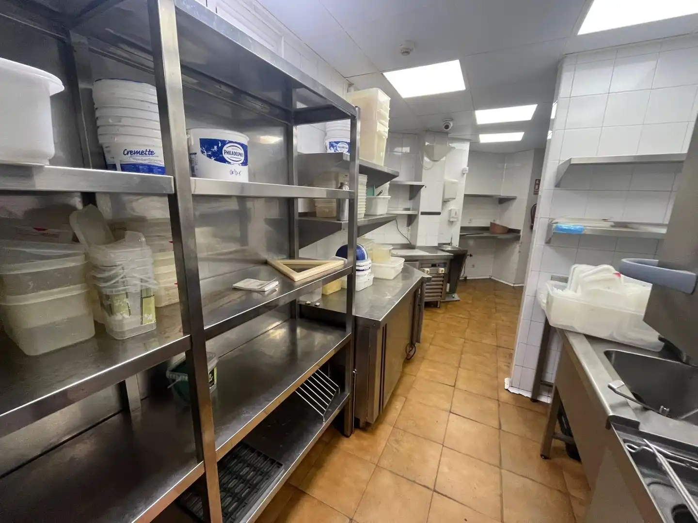 Cocina de Local en traspaso en Sevilla con Amueblado