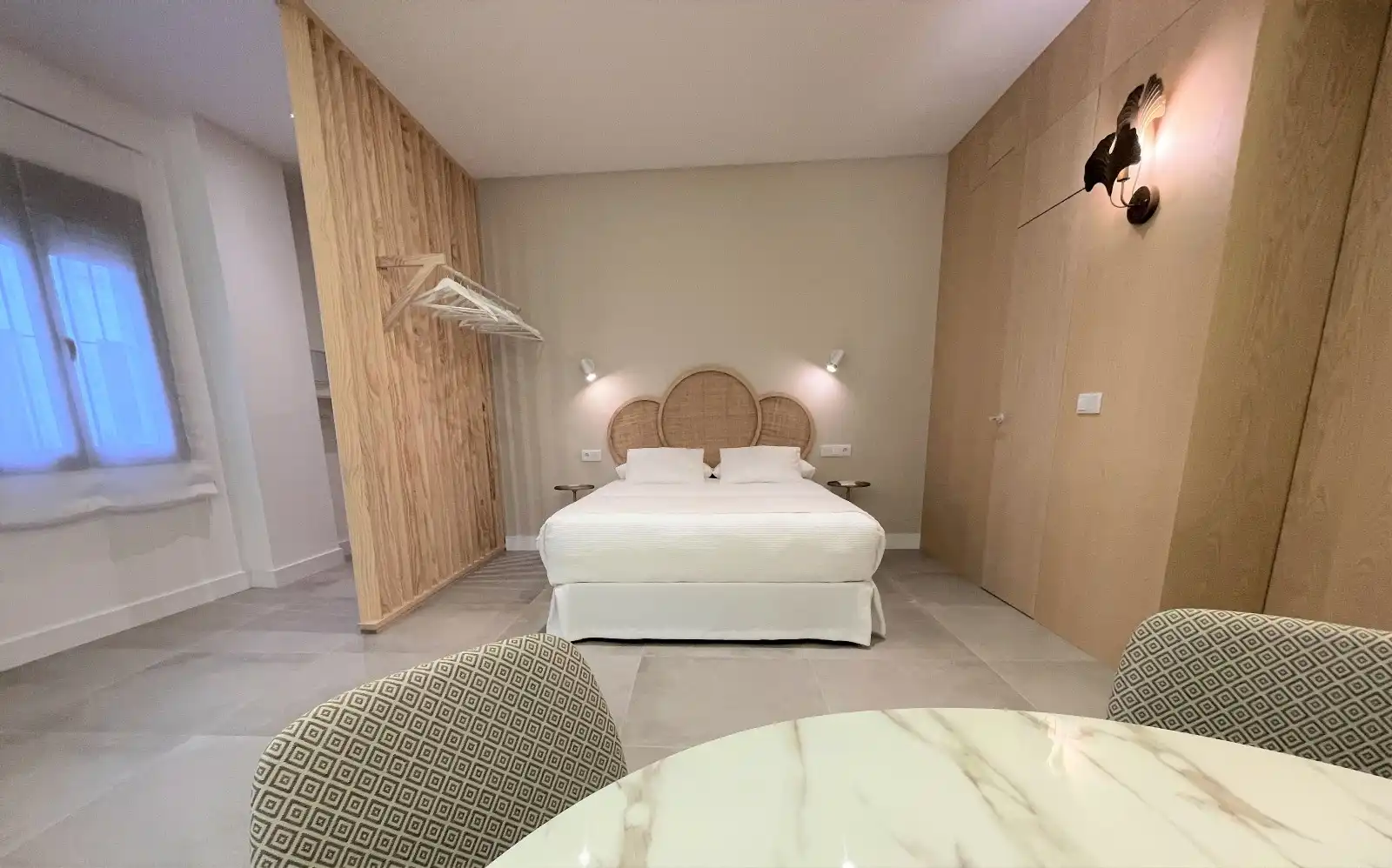Habitación de Estudio de alquiler en Carmona con Aire acondicionado, Amueblado y Microondas