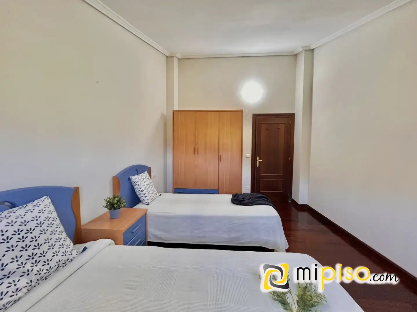 Habitación de Casa adosada en venta en Ruesga con Calefacción, Terraza y Amueblado