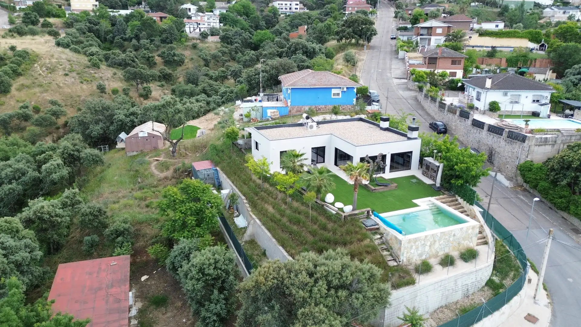 Außenansicht von Haus oder Chalet zum Verkauf in Santa Cruz del Retamar mit Klimaanlage, Heizung und Privatgarten