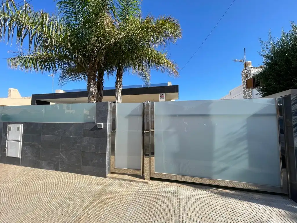 Vista exterior de Casa o chalet en venta en Cartagena con Aire acondicionado, Terraza y Piscina