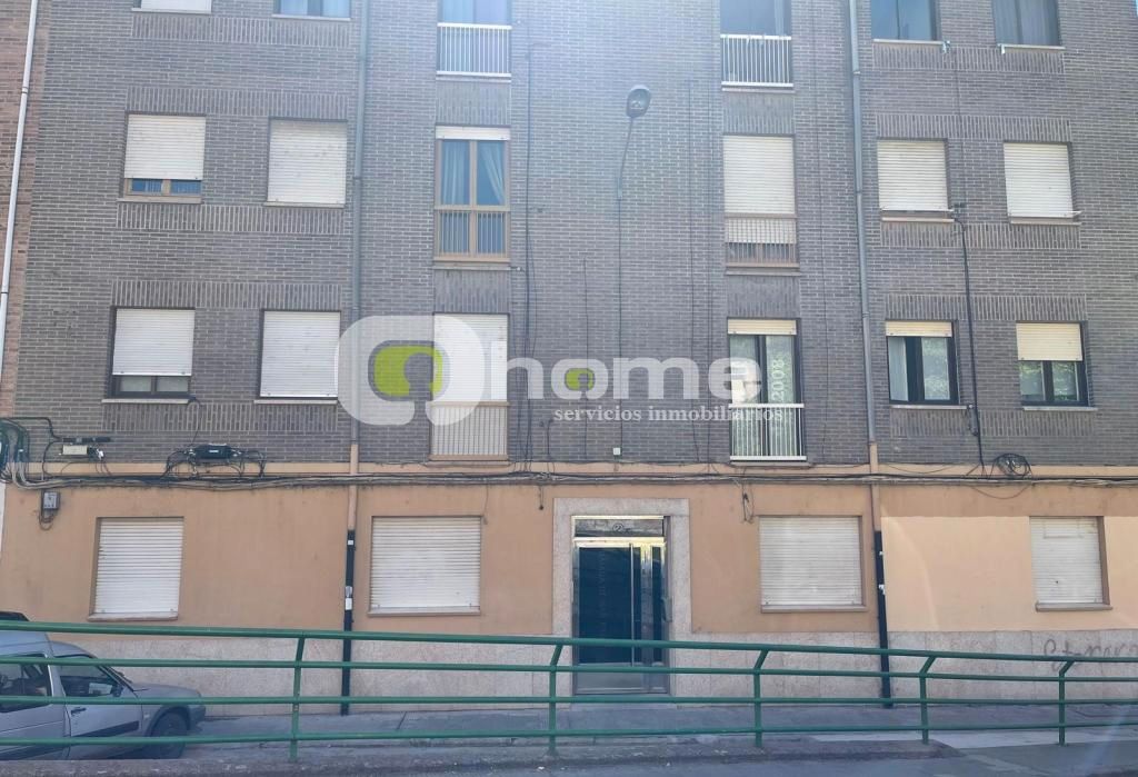 Vista exterior de Pis en venda en Zamora Capital  amb Calefacció i Parquet