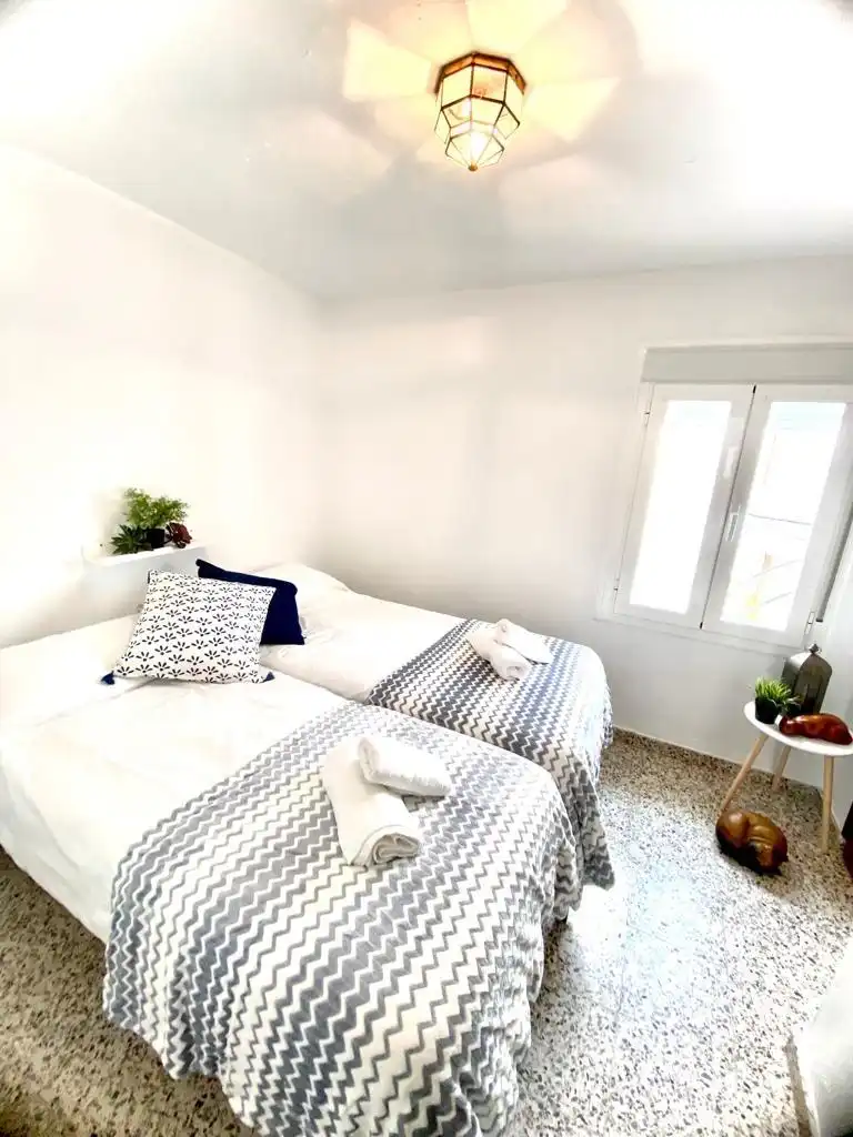 Habitación de Casa adosada en venta en Istán con Aire acondicionado, Calefacción y Terraza