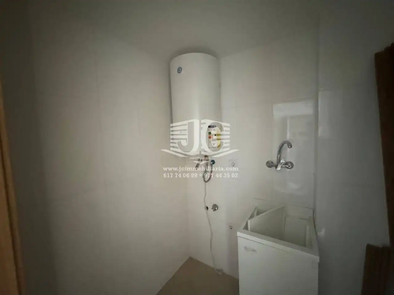 Baño de Piso de alquiler en L'Aldea con Aire acondicionado, Terraza y Trastero