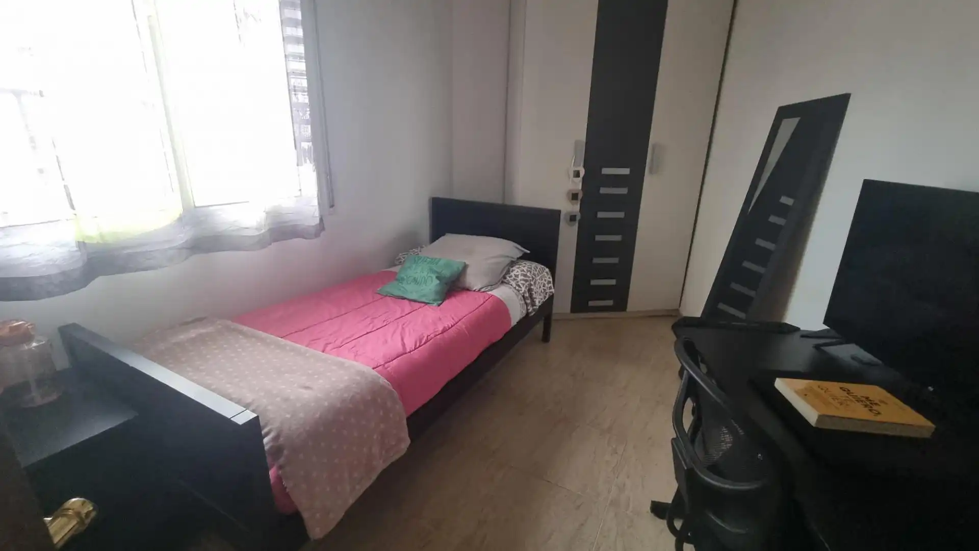 Habitación de Casa adosada en venta en Vilanova i la Geltrú con Calefacción