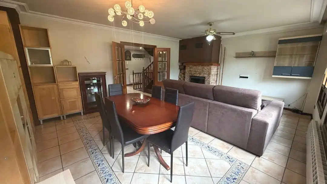 Comedor de Casa adosada en venta en Salvatierra / Agurain con Calefacción y Jardín privado