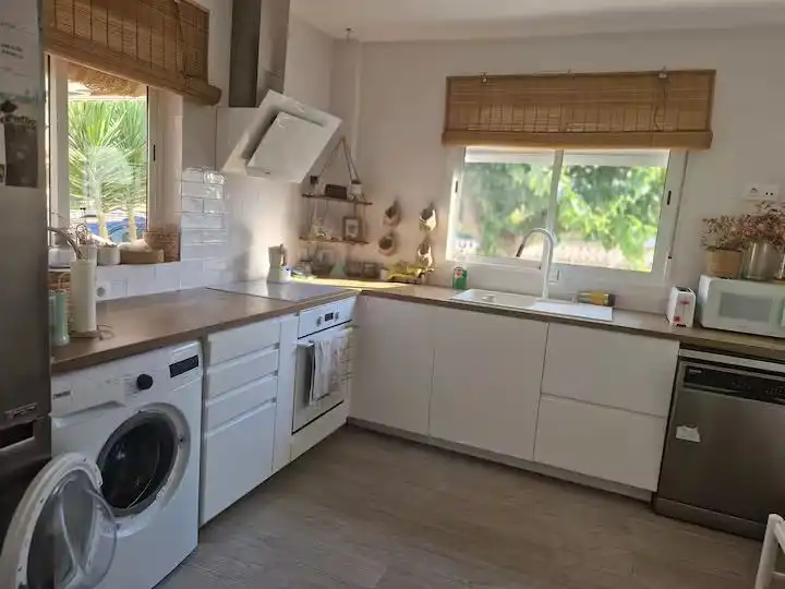Cuina de Casa o xalet de lloguer en Castellón de la Plana / Castelló de la Plana amb Aire condicionat, Calefacció i Jardí privat