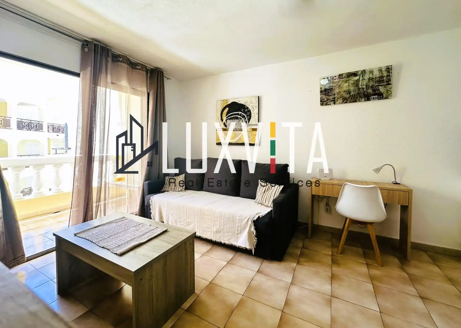 Sala d'estar de Apartament en venda en Arona amb Jardí privat, Terrassa i Moblat