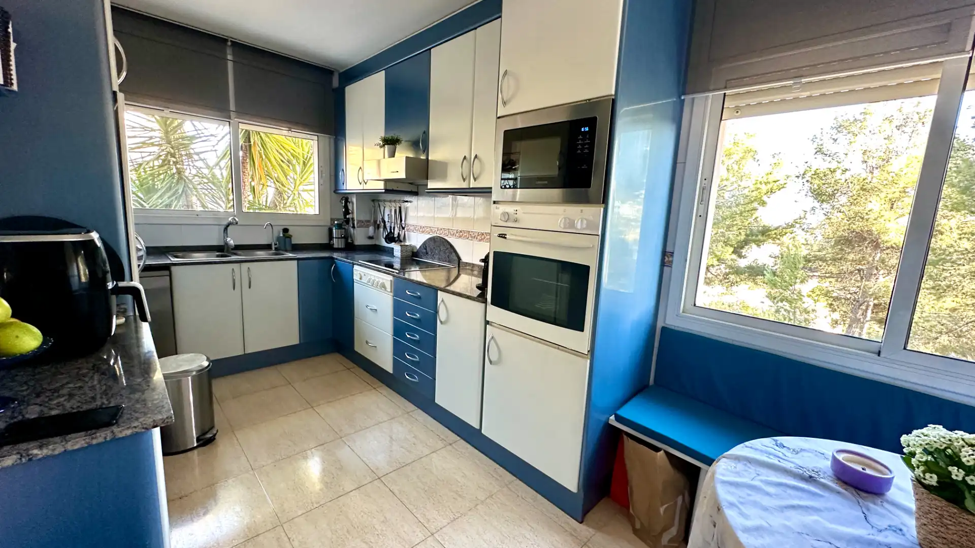 Cuina de Casa o xalet en venda en Rubí amb Aire condicionat, Calefacció i Jardí privat