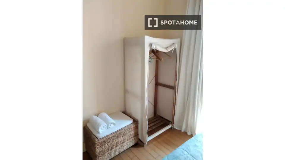 Habitación de Estudio para compartir en Valencia con Aire acondicionado, Terraza y Amueblado