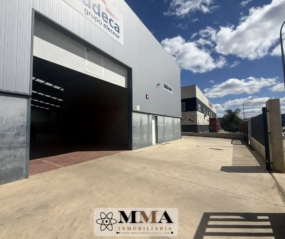 Vista exterior de Nau industrial de lloguer en Ayamonte amb Calefacció i Alarma