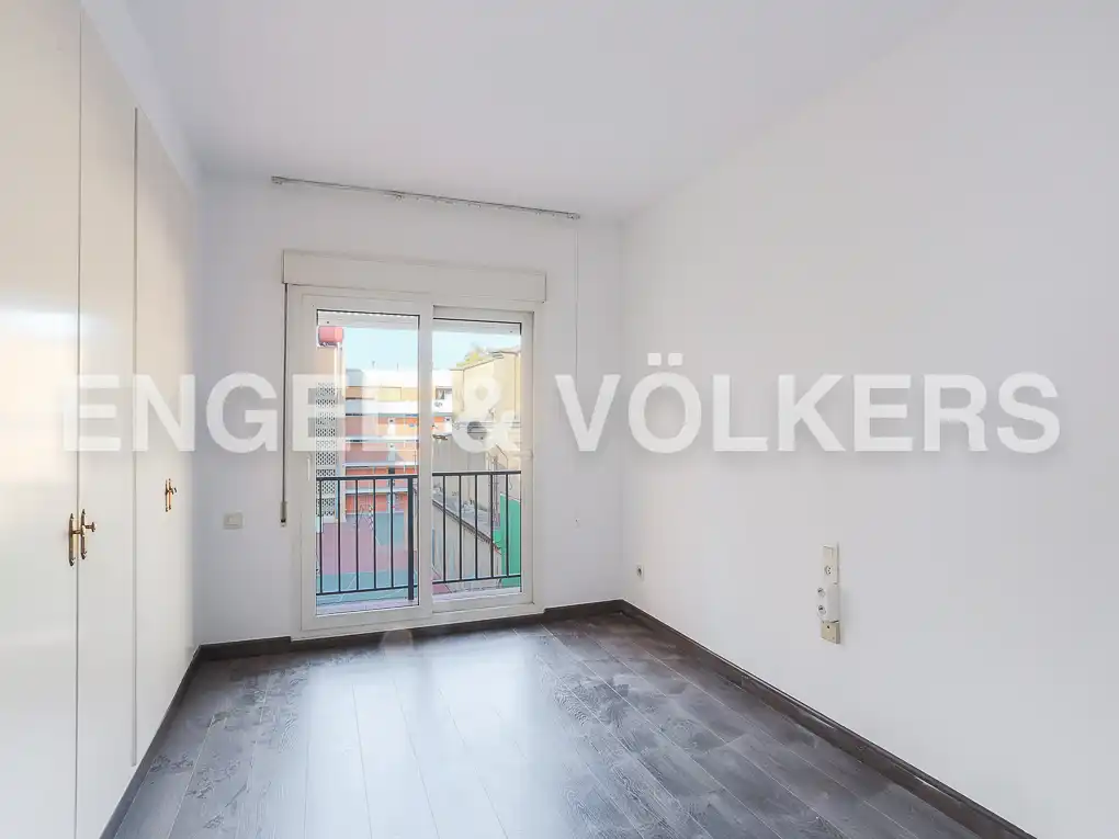 Schlafzimmer von Wohnung zur Miete in Valencia mit Klimaanlage, Heizung und Balkon