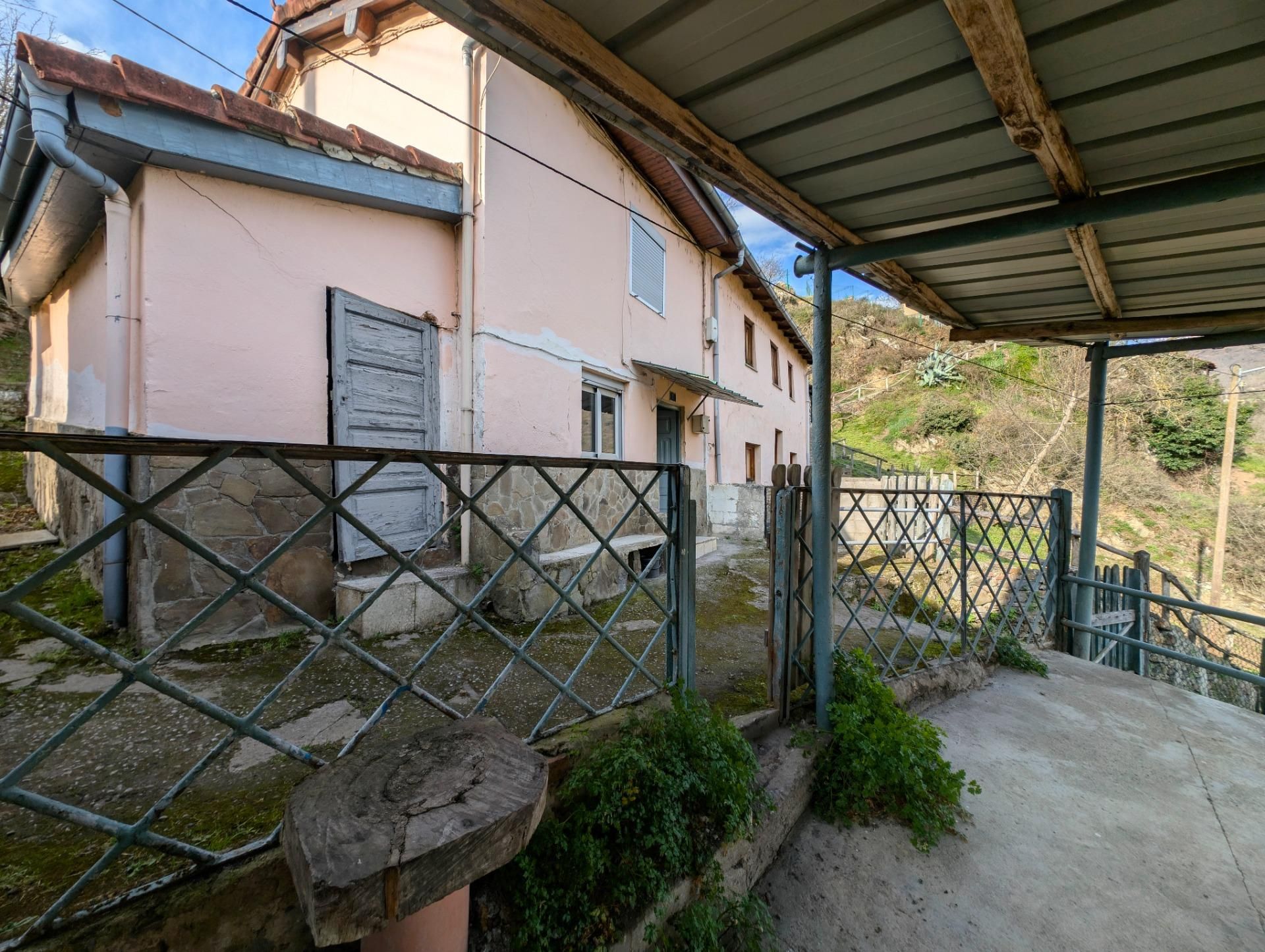 Vista exterior de Casa adosada en venda en Aller amb Calefacció, Jardí privat i Terrassa