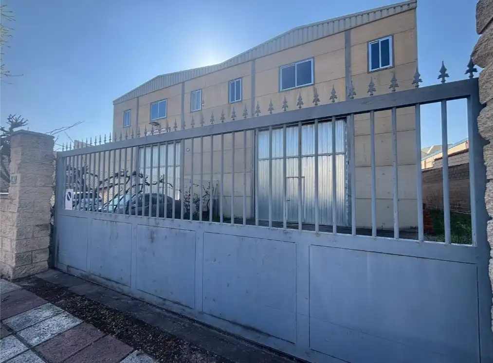 Vista exterior de Nave industrial en venta en El Álamo