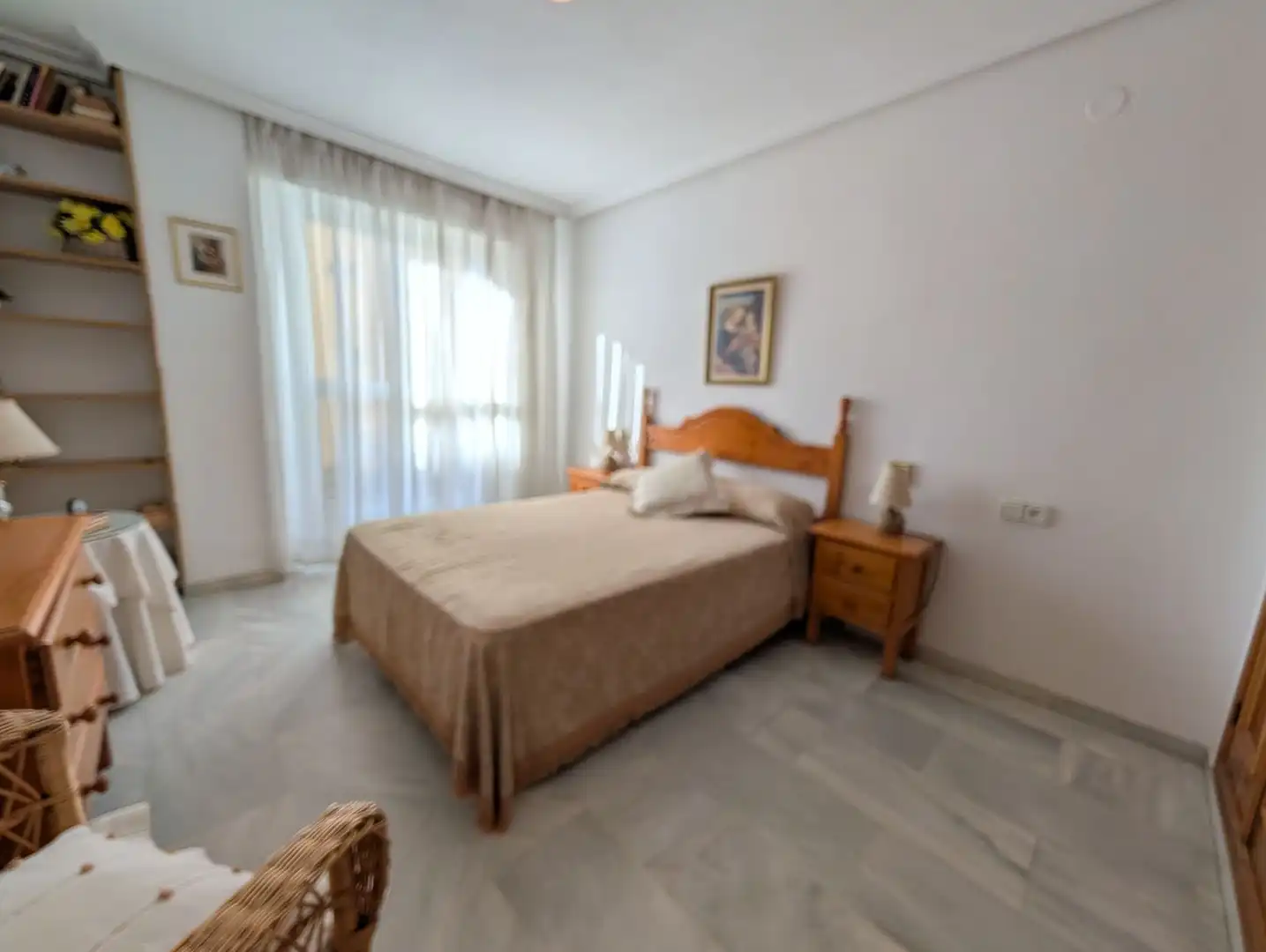 Habitación de Apartamento de alquiler en Estepona con Amueblado y Balcón