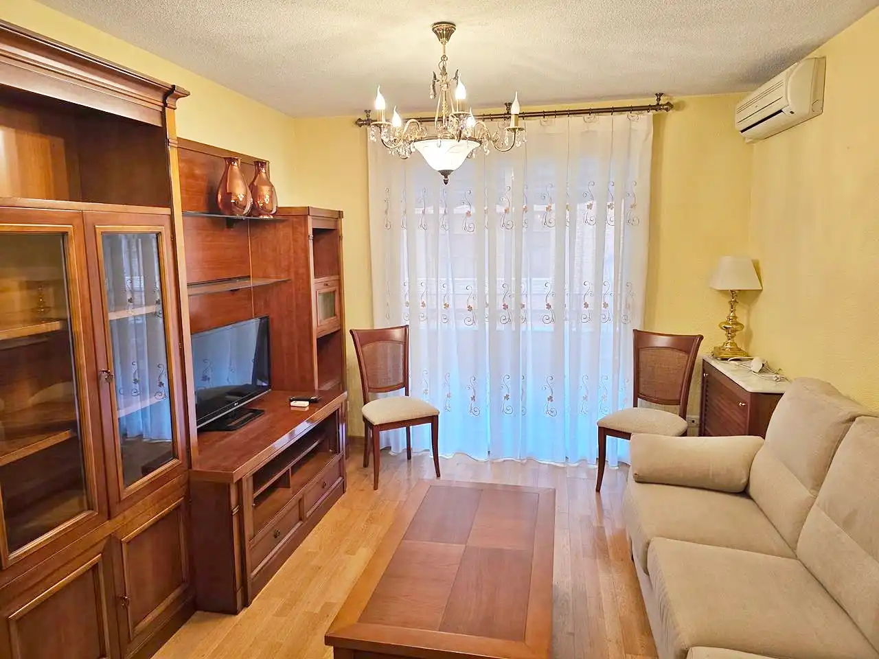 Wohnzimmer von Wohnung zur Miete in Leganés mit Klimaanlage, Heizung und Parkett