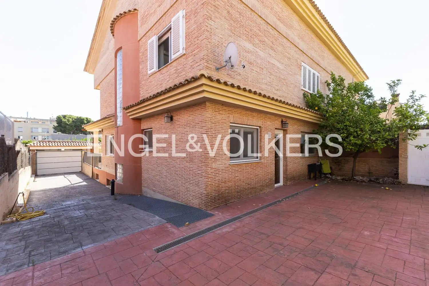 Vista exterior de Casa o xalet de lloguer en Torrent amb Aire condicionat, Calefacció i Jardí privat