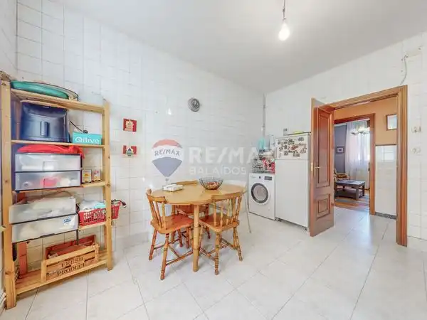 Cuina de Casa o xalet en venda en Cangas  amb Calefacció, Jardí privat i Parquet